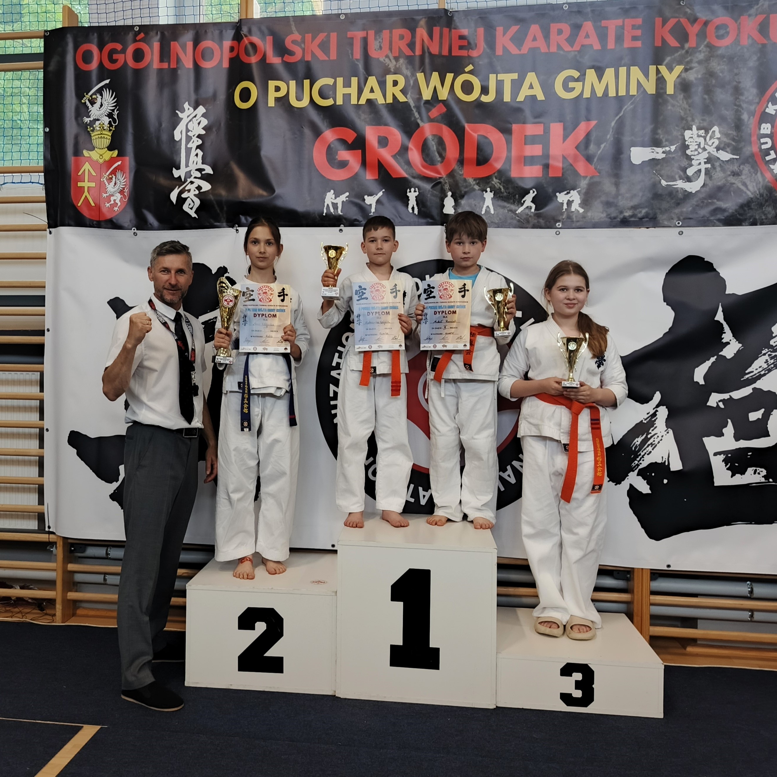 Owoce systematycznej pracy. Sukcesy BKKK w kata i kumite (zdjęcia ...
